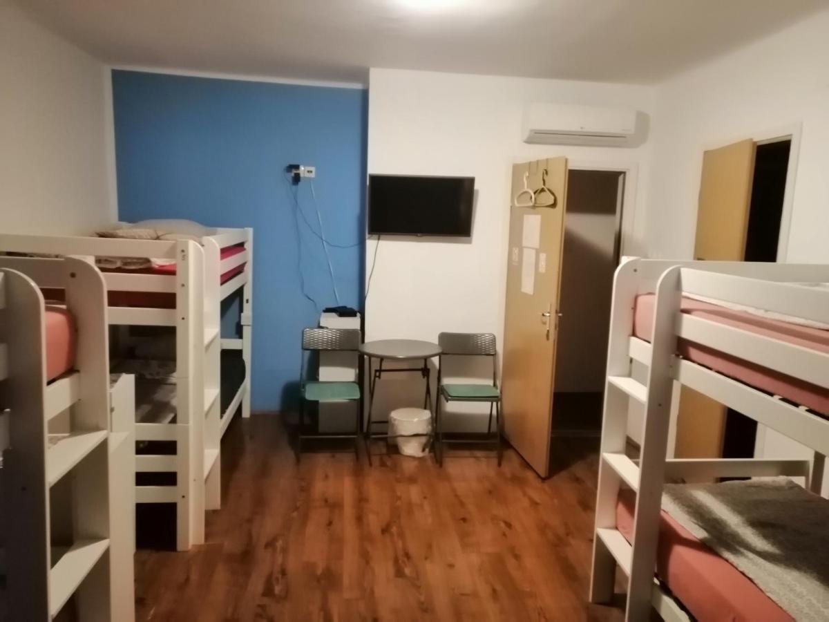 Hostel Kvarner- Private Rooms & Dorms Rijeka Exteriör bild