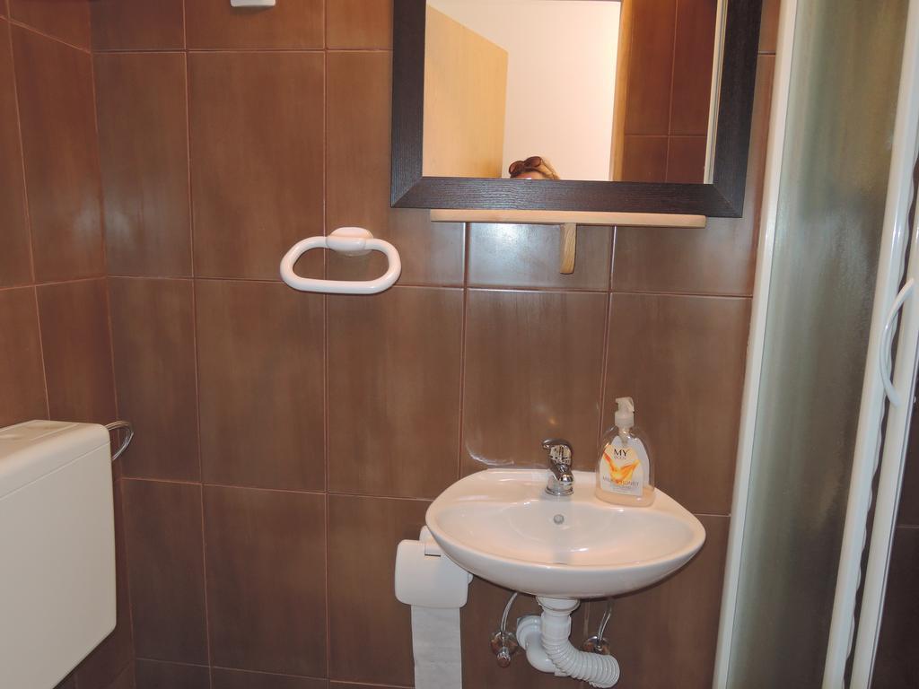 Hostel Kvarner- Private Rooms & Dorms Rijeka Exteriör bild